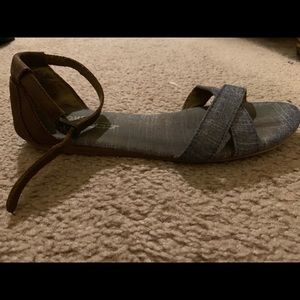 Tom sandals